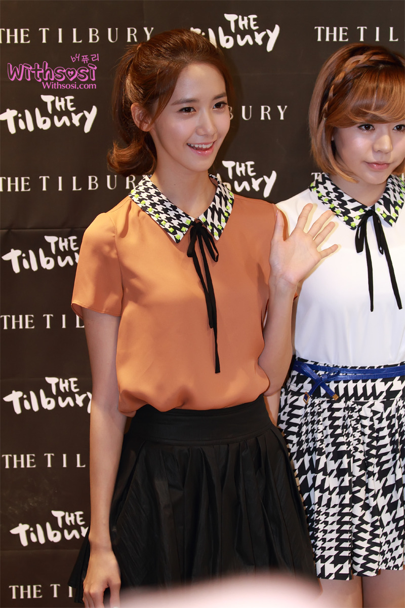 [PIC][23-08-2012]YoonA và Sunny xuất hiện tại sự kiện "THE TILBURY" vào chiều nay - Page 2 121052405037A6D30DB1D8