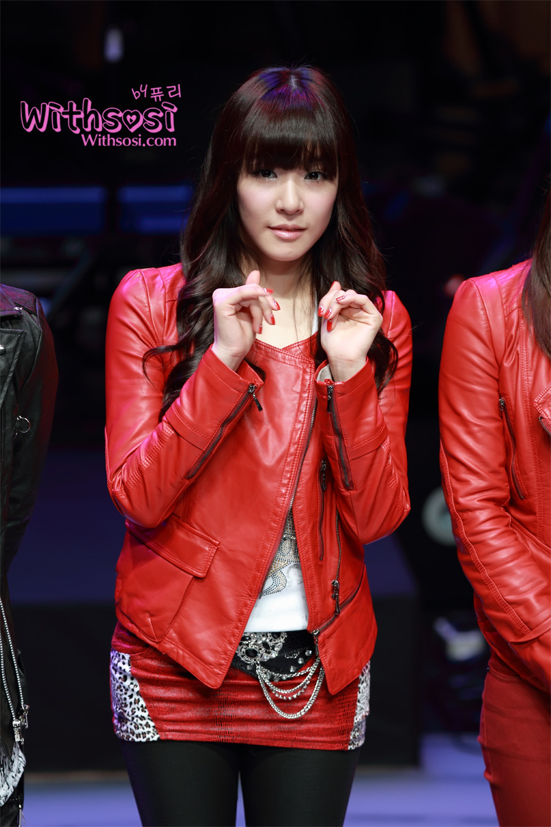 [PIC][23-01-2012]HÌNH ẢNH CỦA TIFFANY TRONG VỞ "FAME"  - Page 2 1620B2414EBA817842E312