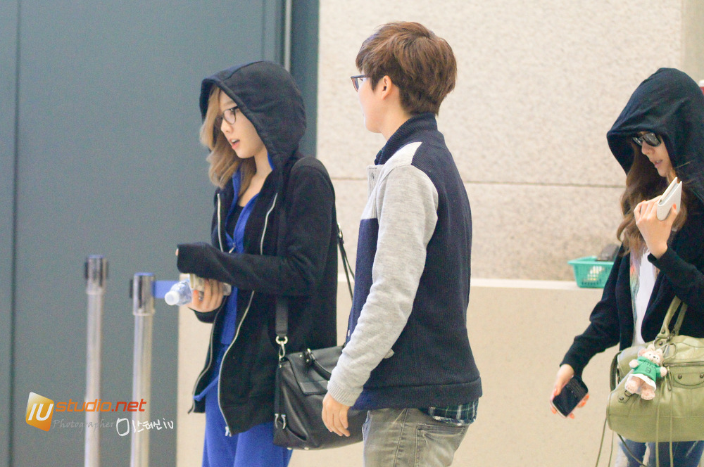 [PRESS][7- 4- 2012] Taeyeon & Tiffany || Incheon Airport  163A14434F81123E12BCC6