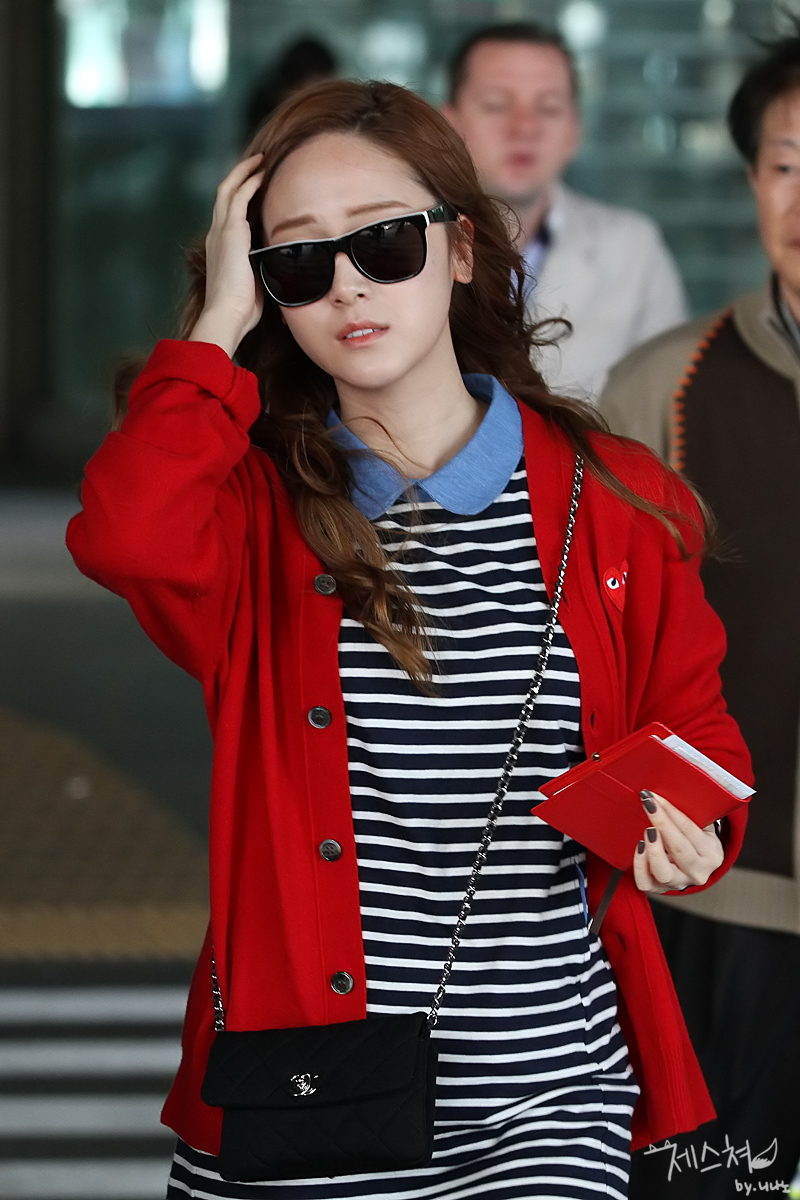 [PIC][25-04-2012]Jessica lên đường đến Đài Loan để tham dự lễ khai trương cửa hàng Burberry - Page 8 175E004D4F9CE8760FB62C