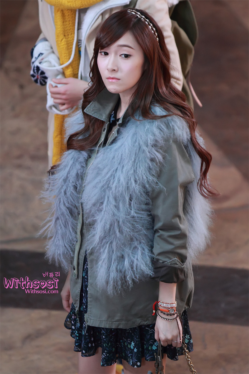 [OTHER][20-01-2012]Jessica tại trường quay của bộ phim "Wild Romance" - Page 16 1767DA3A4F33B59E49344F