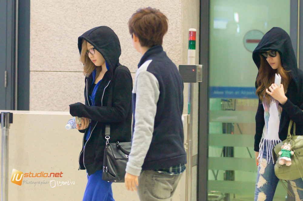 [PRESS][7- 4- 2012] Taeyeon & Tiffany || Incheon Airport  183B29434F81123B1075F4