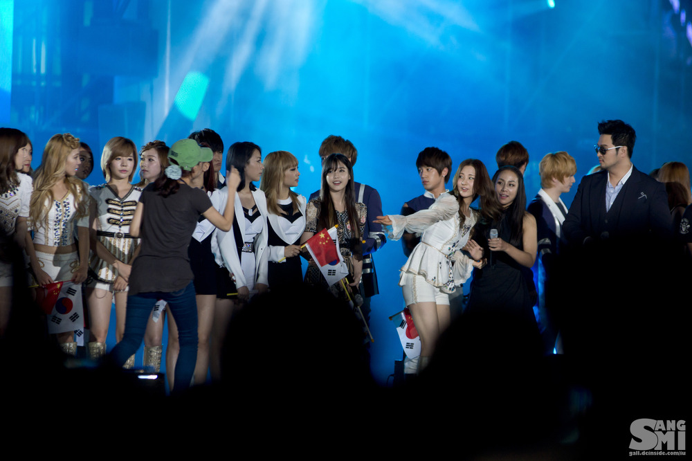 [PIC][25-08-2012]Hình ảnh mới nhất từ Concert "14th Korea-China Music Festival in Yeosu" của SNSD - Page 4 1842D2465039BE7A01DAEC