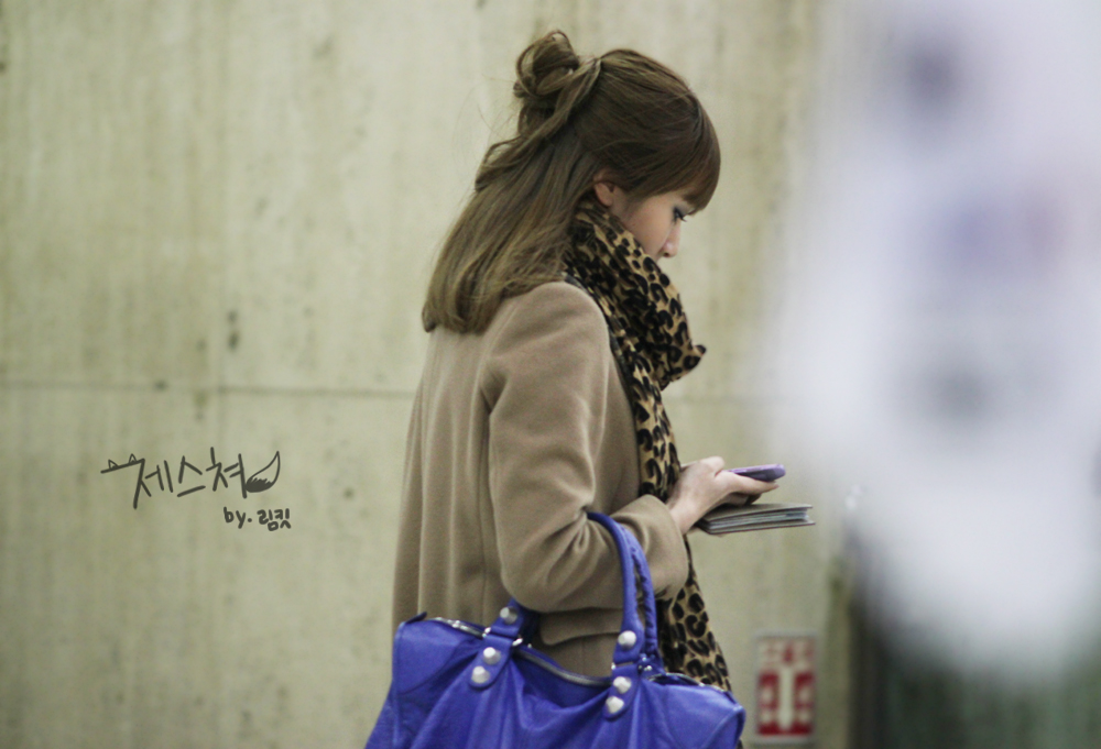 [Pic] Jess in airport 184BA9354D6479B311999D