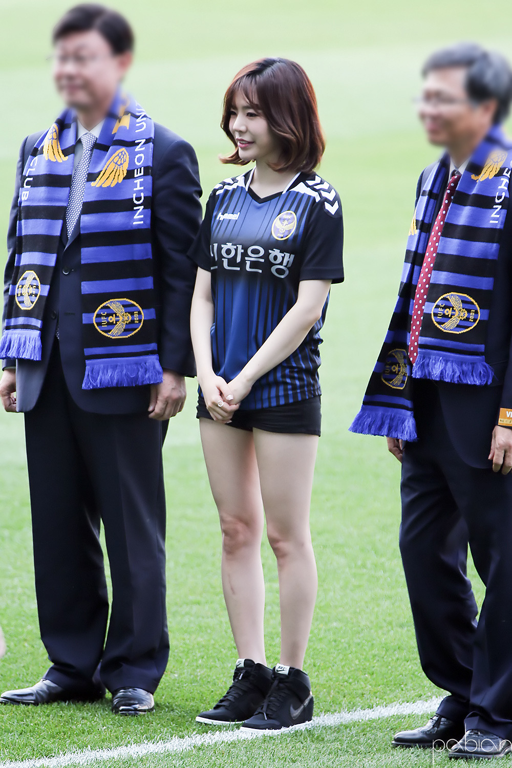 [PIC][22-05-2016]Sunny tham dự sự kiện "Shinhan Bank Vietnam & Korea Festival"  tại SVĐ Incheon Football Stadium vào hôm nay 213AB3335742EB402B1A03
