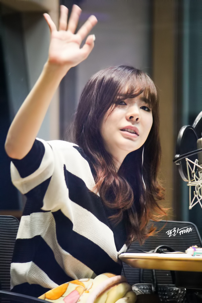 [OTHER][06-02-2015]Hình ảnh mới nhất từ DJ Sunny tại Radio MBC FM4U - "FM Date" - Page 17 216C074C557D37D20B3E6A
