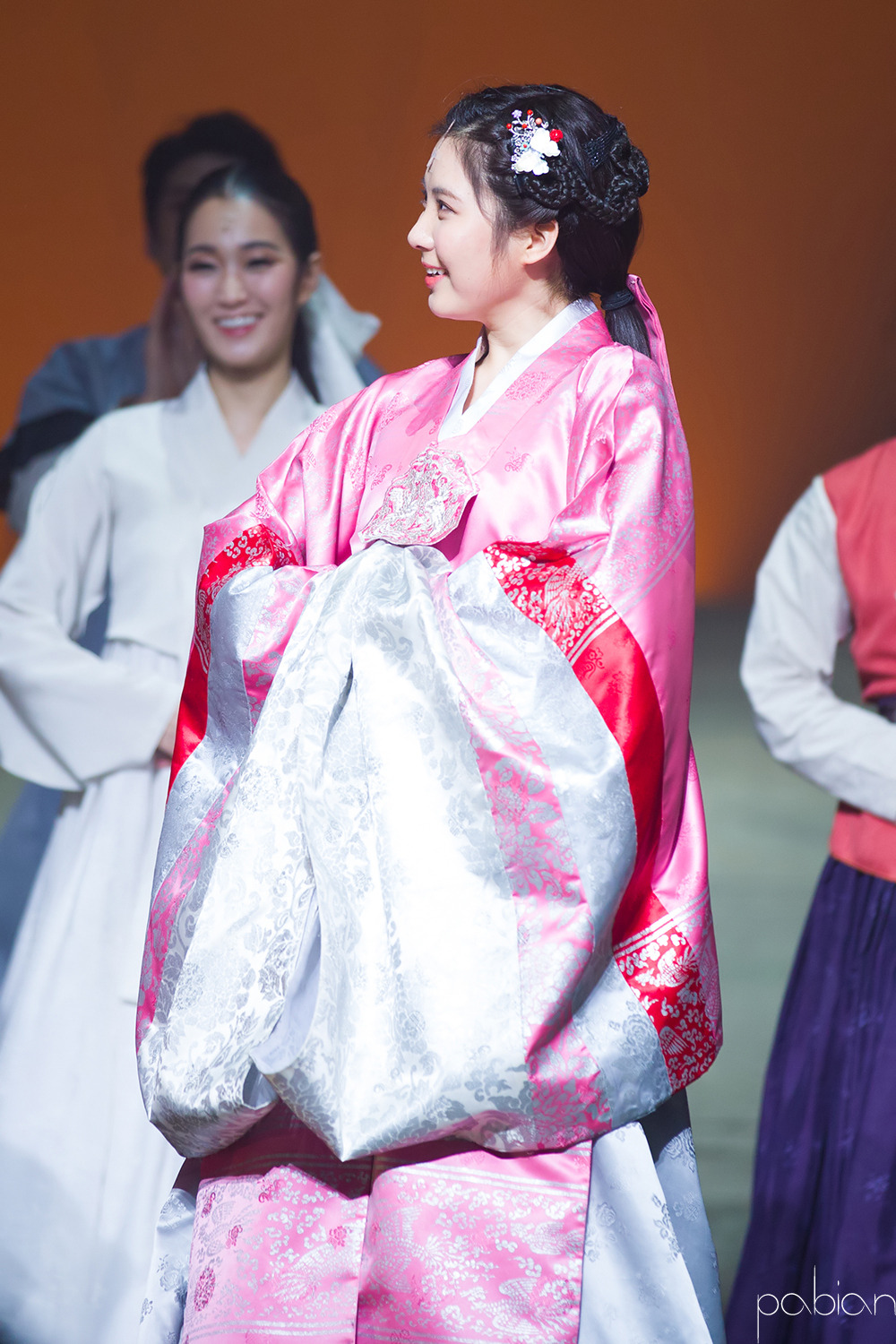 [OTHER][04-12-2013]Hình ảnh mới nhất từ vở nhạc kịch "The moon that embraces the sun" của SeoHyun - Page 9 217B22465305DBB616C079