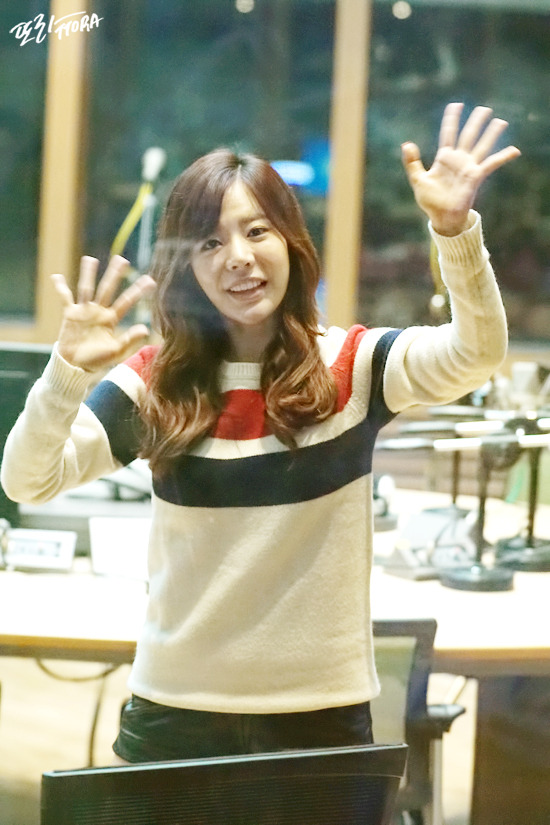 [OTHER][06-02-2015]Hình ảnh mới nhất từ DJ Sunny tại Radio MBC FM4U - "FM Date" - Page 30 224DCE34563ED3190BA7F4