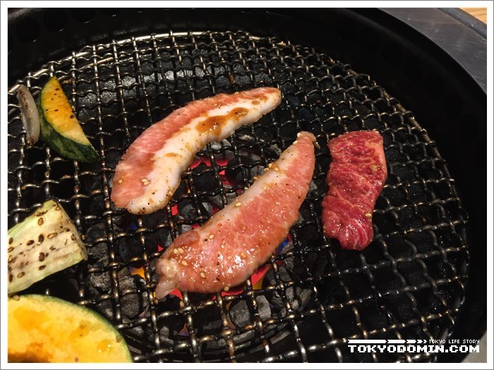 「야키니쿠 토라지(TORAJI)」고기집인 고질라가 있는 신주쿠 카부키쵸점에서 고기를 구워먹고 왔어요.