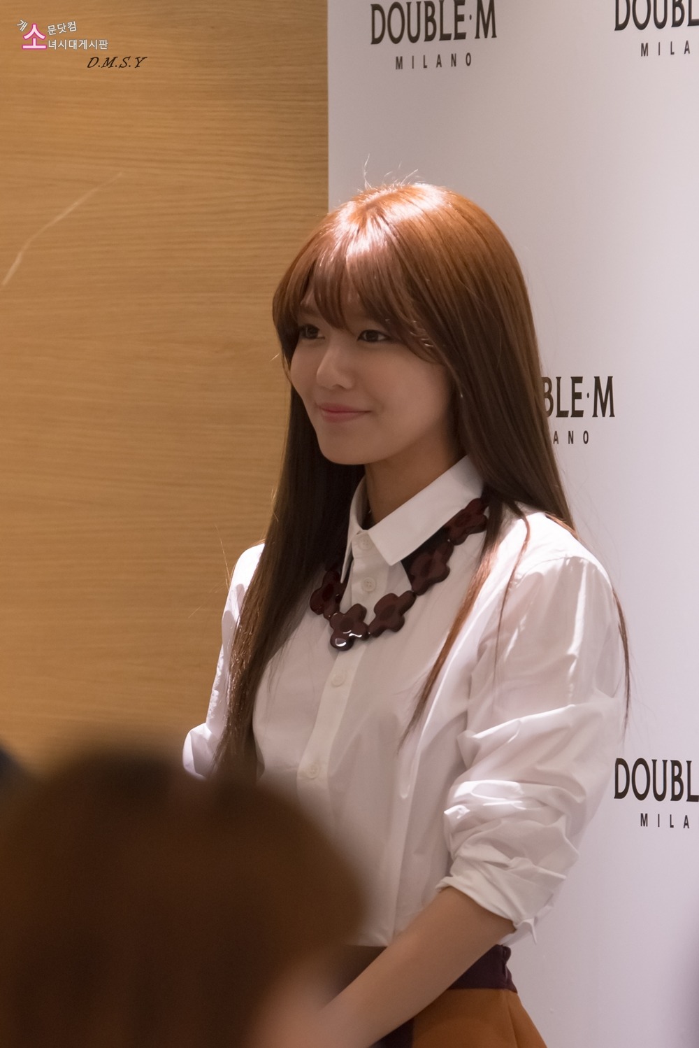[PIC][23-07-2013]SooYoung xuất hiện tại buổi fansign thứ 3 cho thương hiệu "Double M" vào chiều nay   23191D4951EEA38403D78E