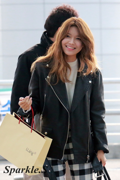 [PIC][04-02-2015]SooYoung xuất phát đi Hồng Kông để tham dự buổi fansign cho thương hiệu mỹ phẩm "LLang" - Page 6 2352D34754FF18DB21CADA