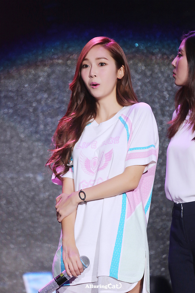 [PIC][06-09-2014]Jessica tham dự sự kiện "LI-NING Fanmeet in Guangzhou" vào tối nay - Page 11 2365EB365426B1AB0E5C51