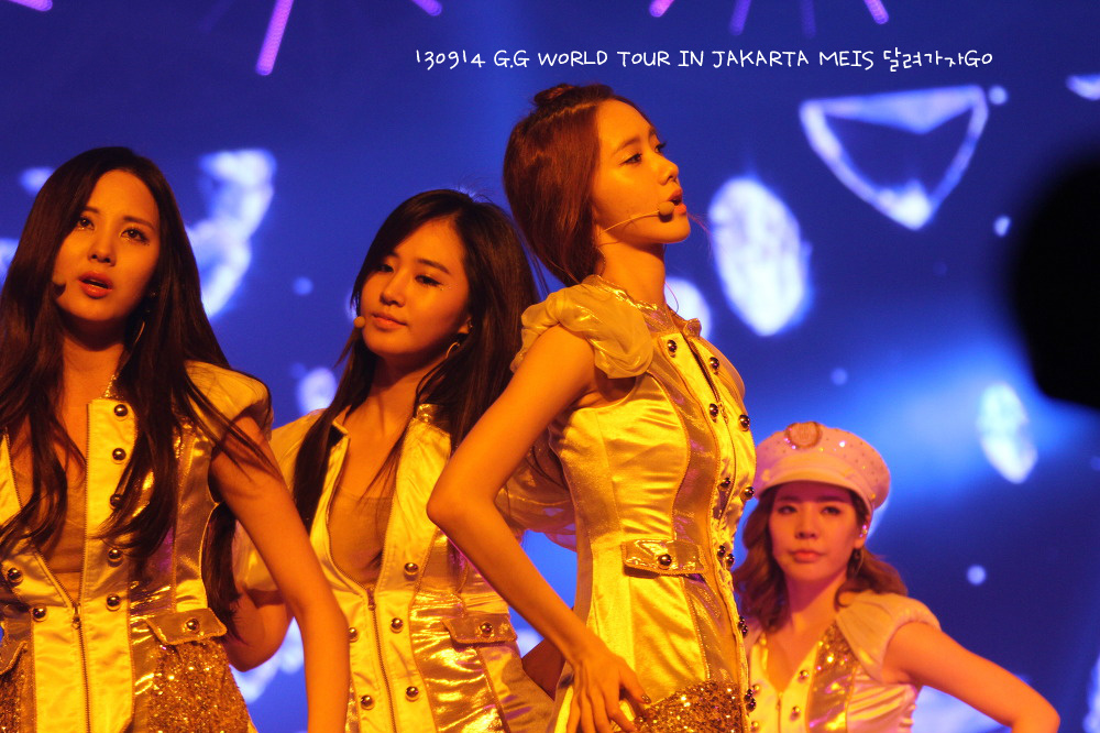 [PIC][13-09-2013]SNSD khởi hành đi Indonesia để biểu diễn "2013 Girls' Generation World Tour ~Girls & Peace~ in JAKARTA" vào chiều nay - Page 11 25223734523AF9433194AF