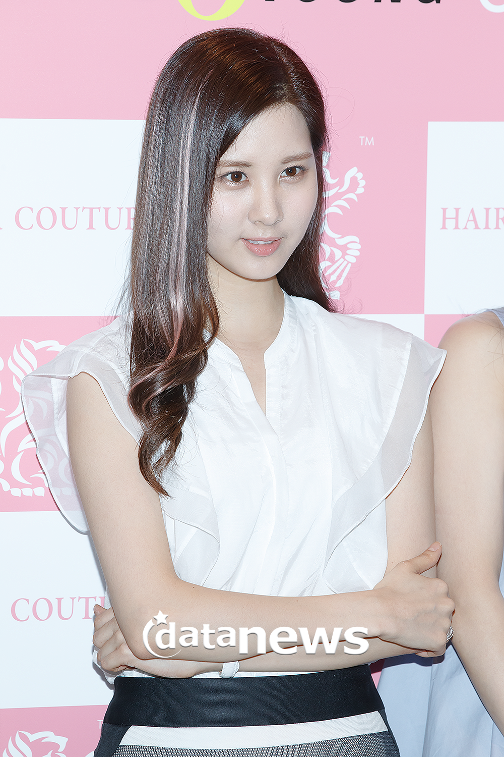 [PIC][26-07-2013]Tiffany - TaeYoen - SeoHyun và HyoYeon xuất hiện tại buổi fansign cho "Hair Couture" vào chiều nay 254BE83D51F6701D192232