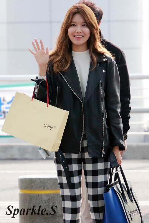 [PIC][04-02-2015]SooYoung xuất phát đi Hồng Kông để tham dự buổi fansign cho thương hiệu mỹ phẩm "LLang" - Page 6 25637F4754FF18DF160E0A