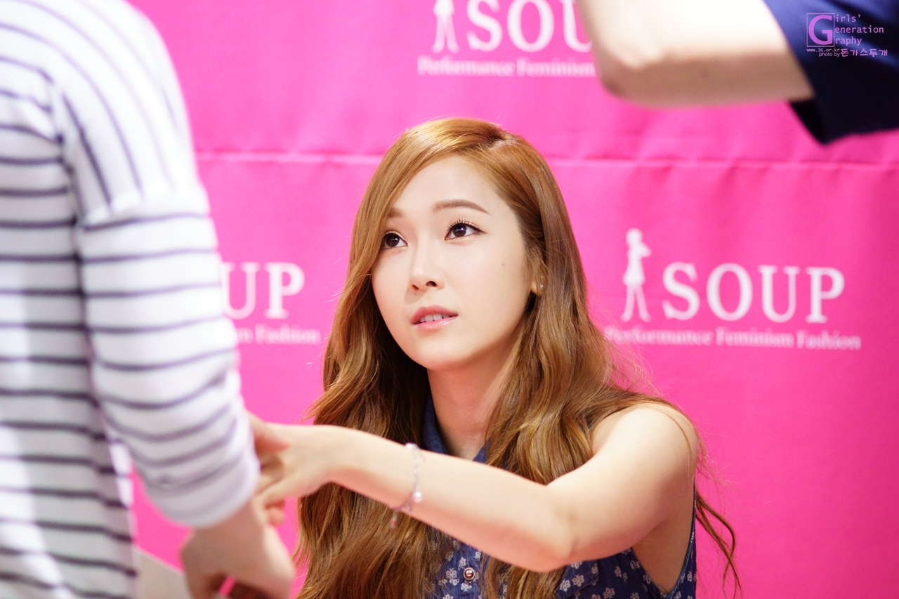 [PIC][04-04-2014]Jessica tham dự buổi fansign cho thương hiệu "SOUP" vào trưa nay - Page 3 26382938539DC159173005