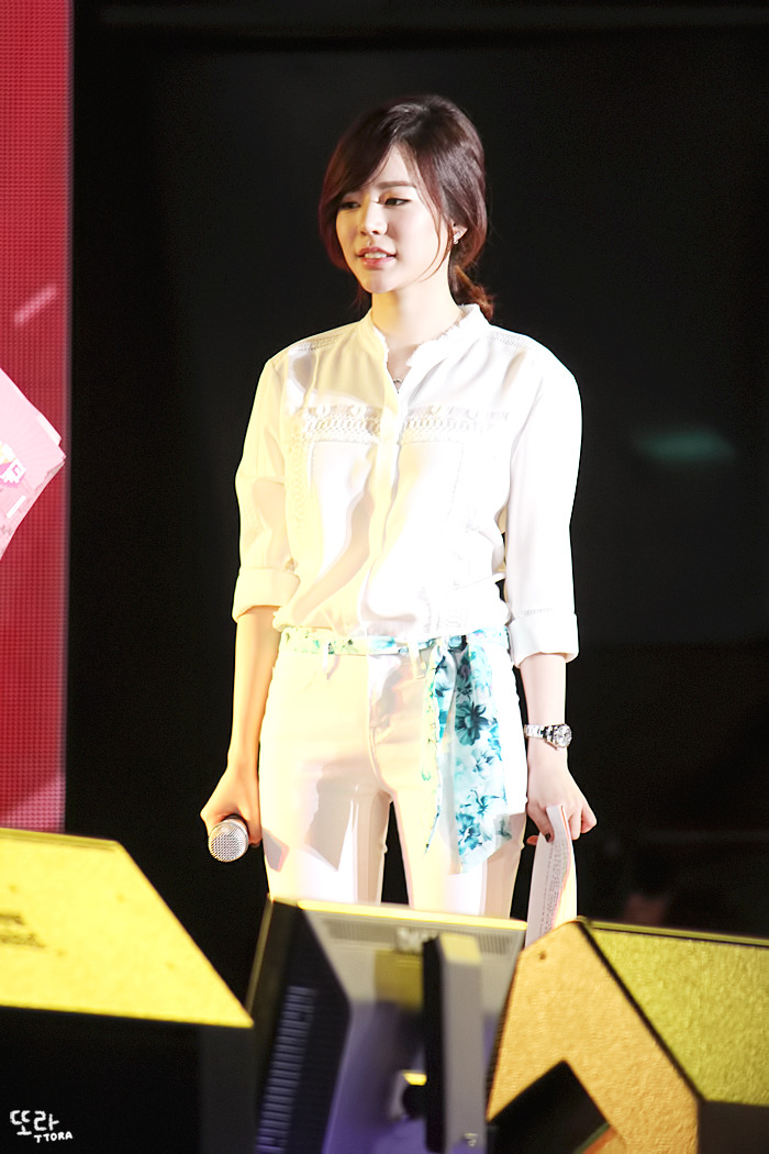 [PIC][04-09-2014]Sunny tham dự chương trình "Sangam MBC Radio" với tư cách là MC vào tối nay - Page 2 27050E4C5432645C2E69EE