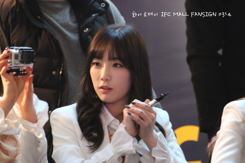 [PIC][14-03-2014]SNSD xuất hiện tại buổi fansign cho "Mr.Mr." vào tối nay  - Page 8 2705E7345329B9E303897D