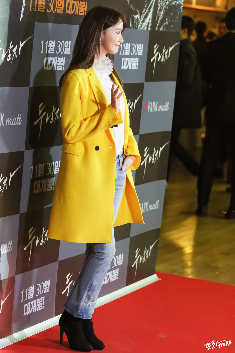 [PIC][22-11-2016]SooYoung và YoonA tham dự buổi công chiếu VIP của Movie "Derailed" vào tối nay - Page 2 2708363759083352182CF7