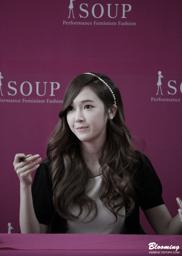 [PIC][04-04-2014]Jessica tham dự buổi fansign cho thương hiệu "SOUP" vào trưa nay - Page 3 272CA545533F8A77125F5D