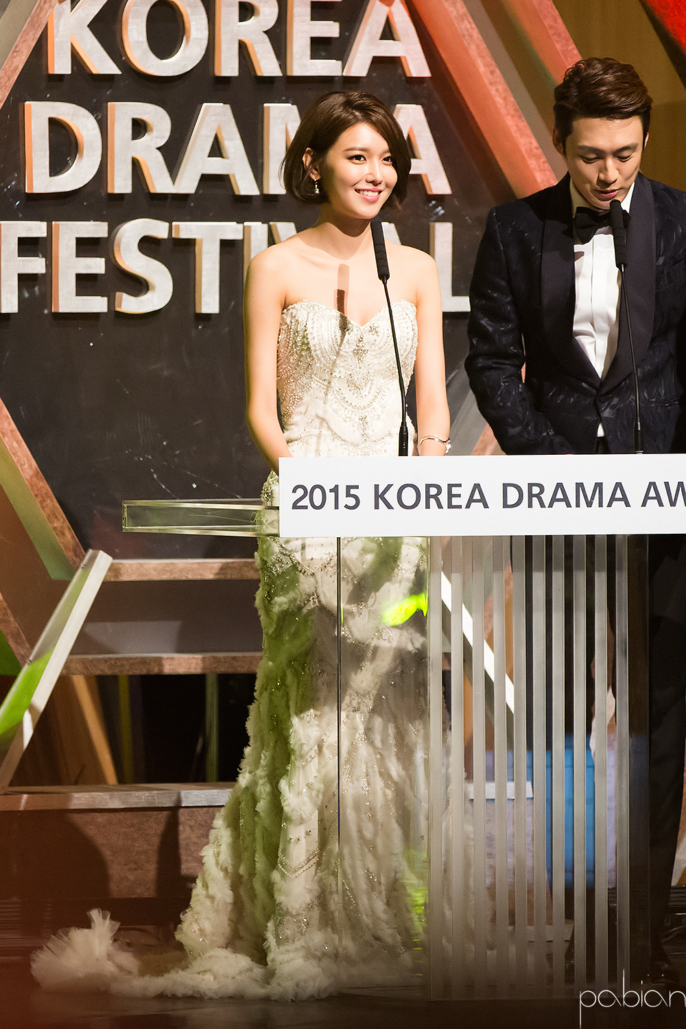 [PIC][09-10-2015]SooYoung đảm nhận vai trò MC cho "2015 Korea Drama Awards" + Nhận giải "Female Excellence Award" vào hôm nay 220B6550561B89ED0E1922