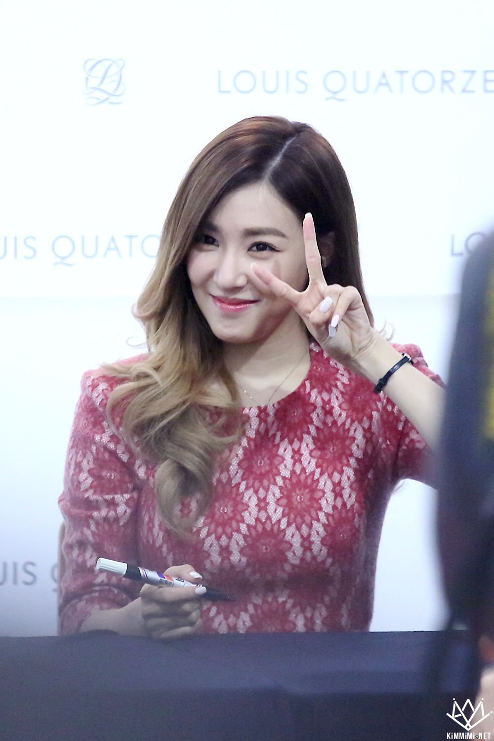 [PIC][27-11-2015]TaeTiSeo tham dự buổi Fansign cho thương hiệu "Louis Quartoze" tại Lotte Department Store Busan vào chiều nay - Page 6 23093C3B56A75BB110CD3E