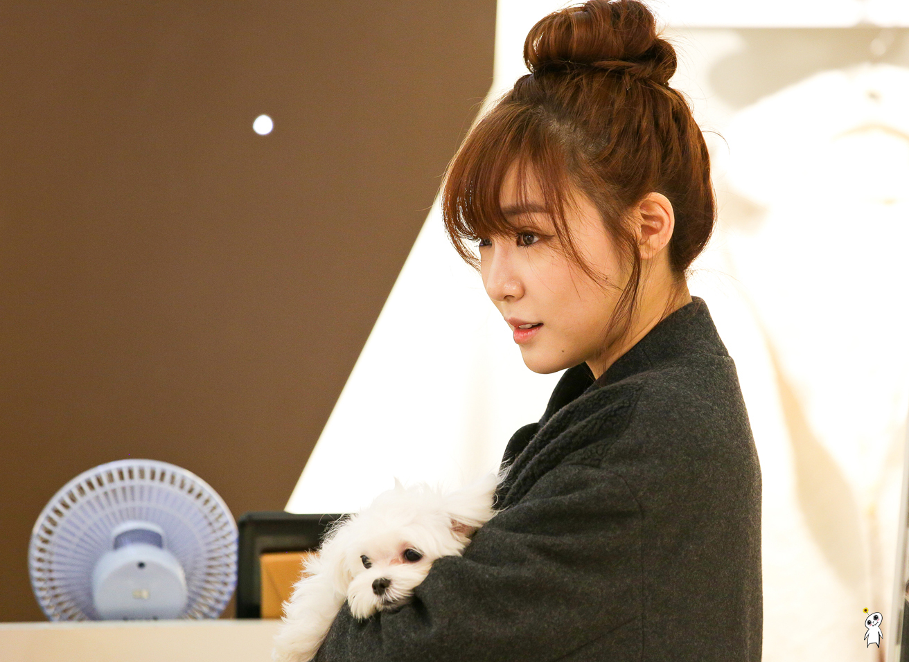 [PIC][28-11-2013]Tiffany ghé thăm cửa hàng "QUA" ở Hyundai Department Store vào trưa nay - Page 3 24161F4052980CB81D6923