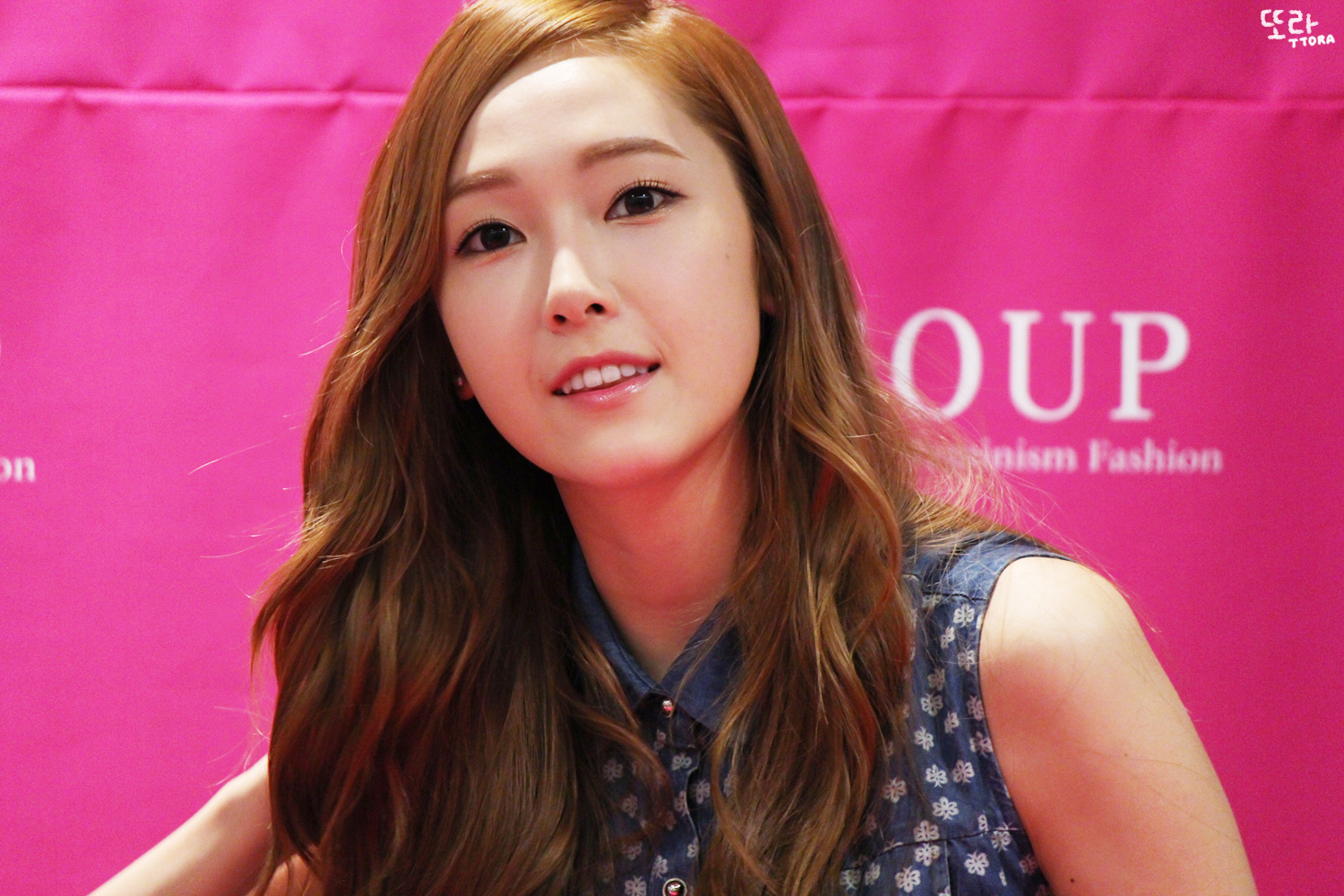 [PIC][14-06-2014]Jessica tham dự buổi fansign lần 2 cho thương hiệu "SOUP" vào trưa nay 2506804853AA8CB606A160