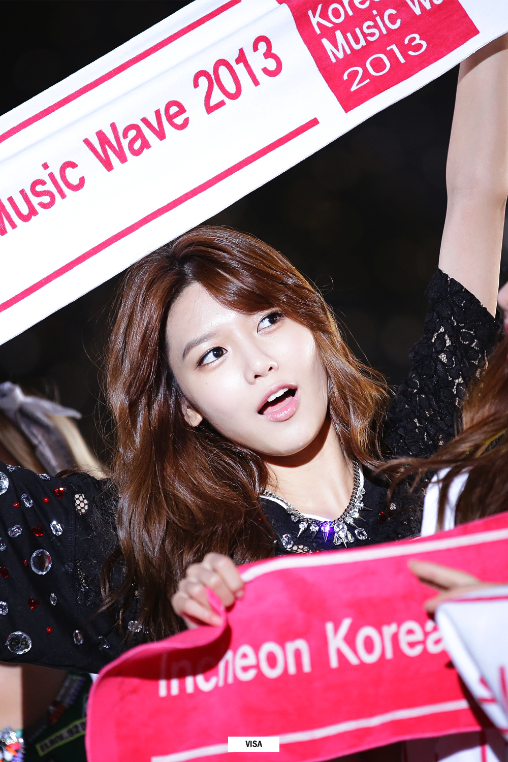 [PIC][01-09-2013]Hình ảnh mới nhất từ "Incheon Korean Music Wave 2013" của SNSD và MC YulTi vào tối nay - Page 3 2513DF4E5223F1EB1E9CDA