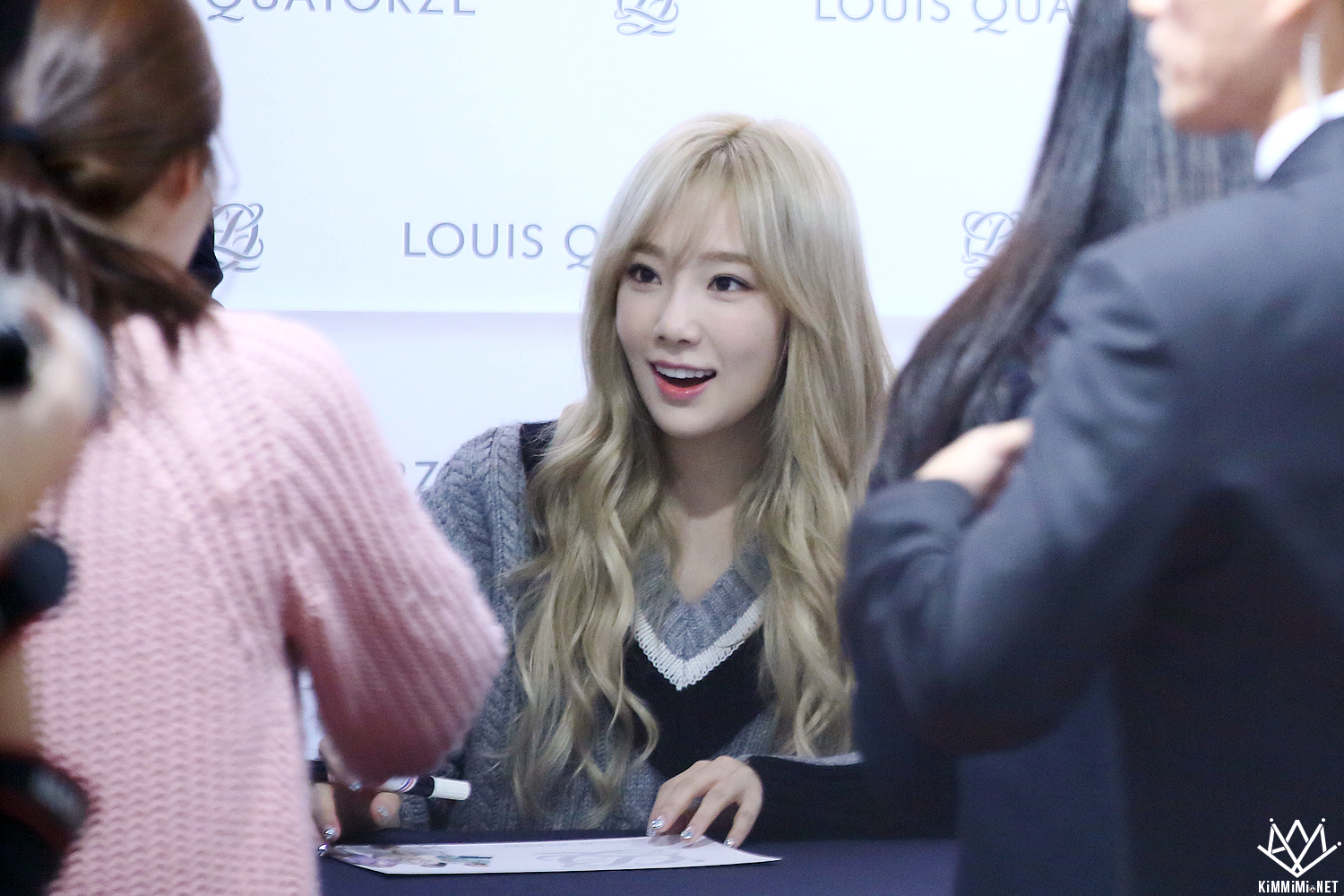 [PIC][27-11-2015]TaeTiSeo tham dự buổi Fansign cho thương hiệu "Louis Quartoze" tại Lotte Department Store Busan vào chiều nay - Page 6 257F3D3756A7589B0916C9