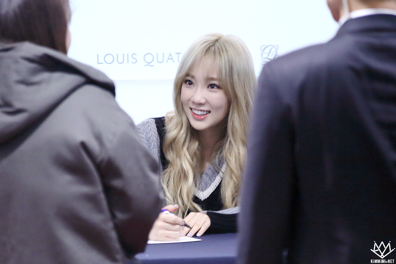 [PIC][27-11-2015]TaeTiSeo tham dự buổi Fansign cho thương hiệu "Louis Quartoze" tại Lotte Department Store Busan vào chiều nay - Page 6 2601C63956A7589E036101