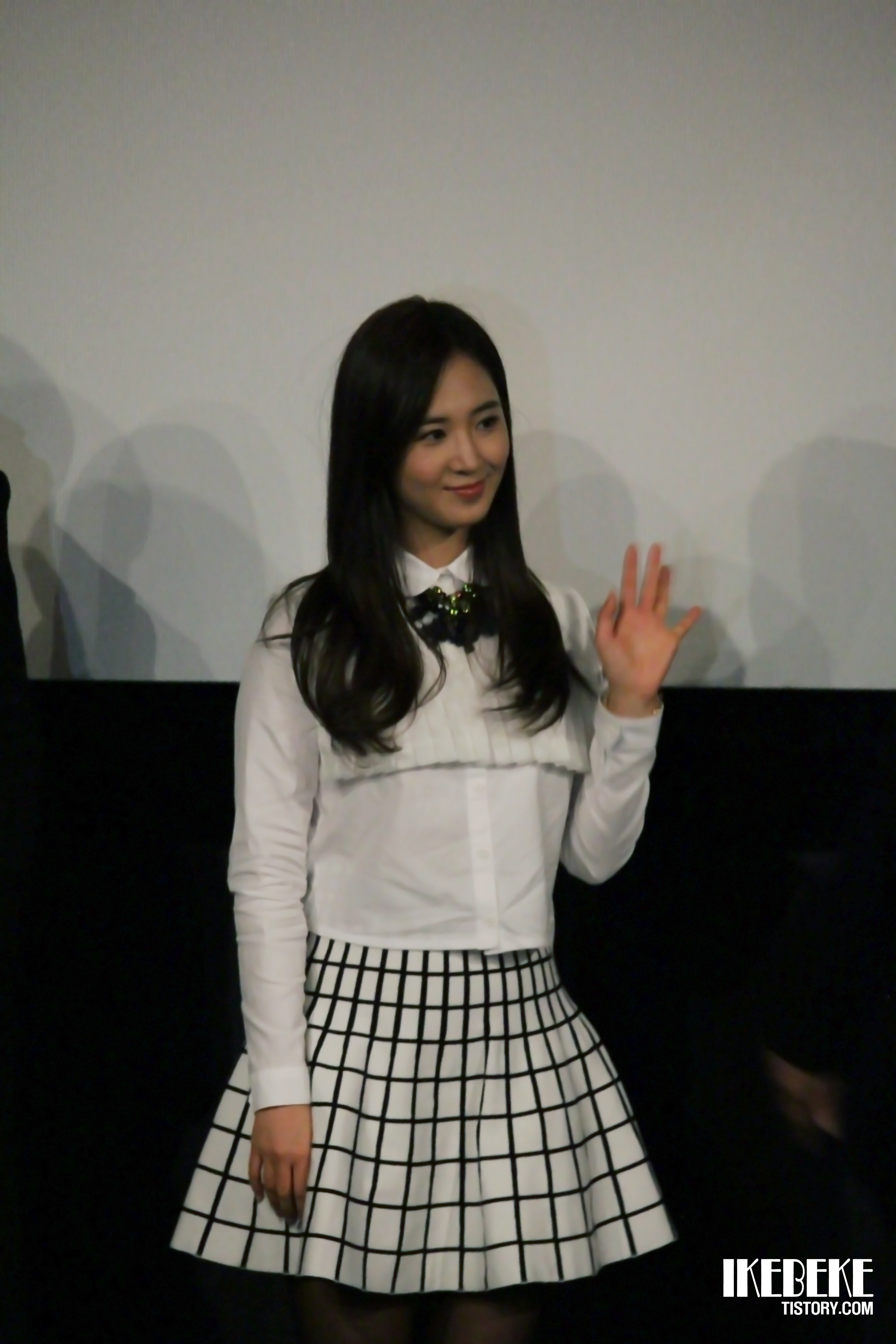 [PIC][07-11-2013]Yuri xuất hiện tại sự kiện "Lotte Cinema" Stage Greeting vào chiều nay + Selca của cô cùng các diễn viên khác 266BED3B527D2276036880