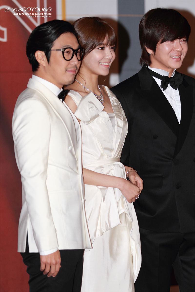 [PIC][30-12-2012]Hình ảnh mới nhất của MC SooYoung tại "2012 SBS Entertainment Awards" tối nay - Page 2 270D1B3751BFEA863E09BC